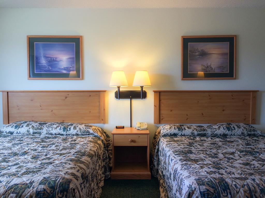 White Oak Inn And Suites Deer River Εξωτερικό φωτογραφία