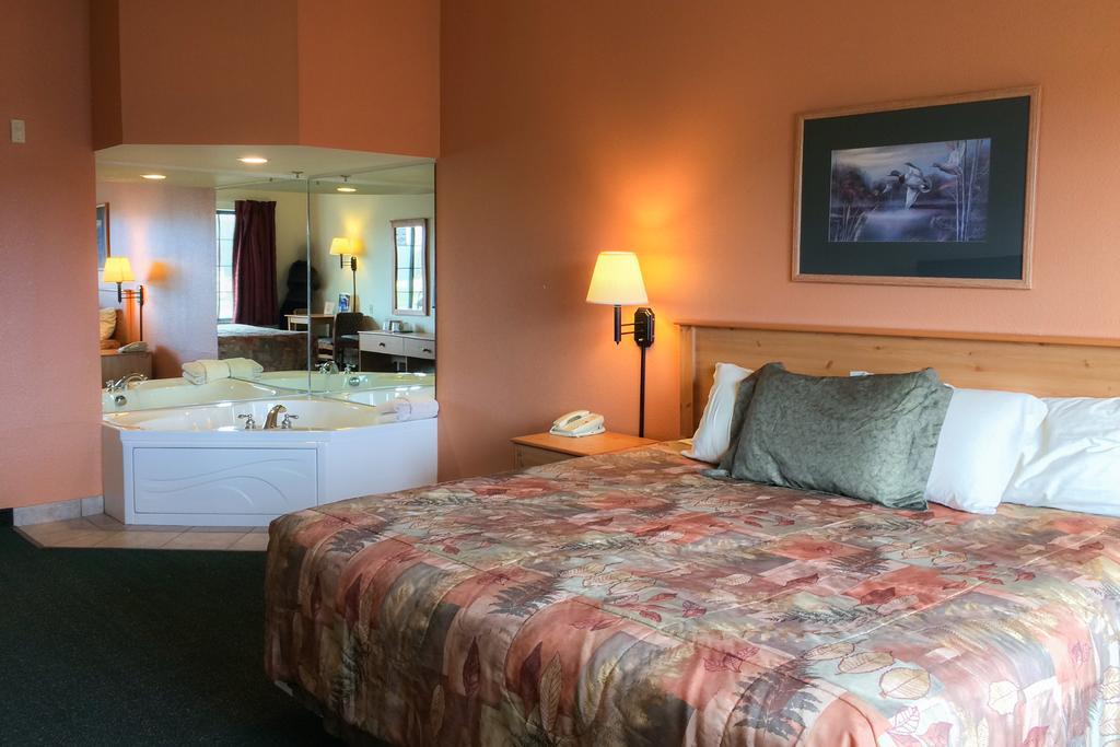 White Oak Inn And Suites Deer River Εξωτερικό φωτογραφία