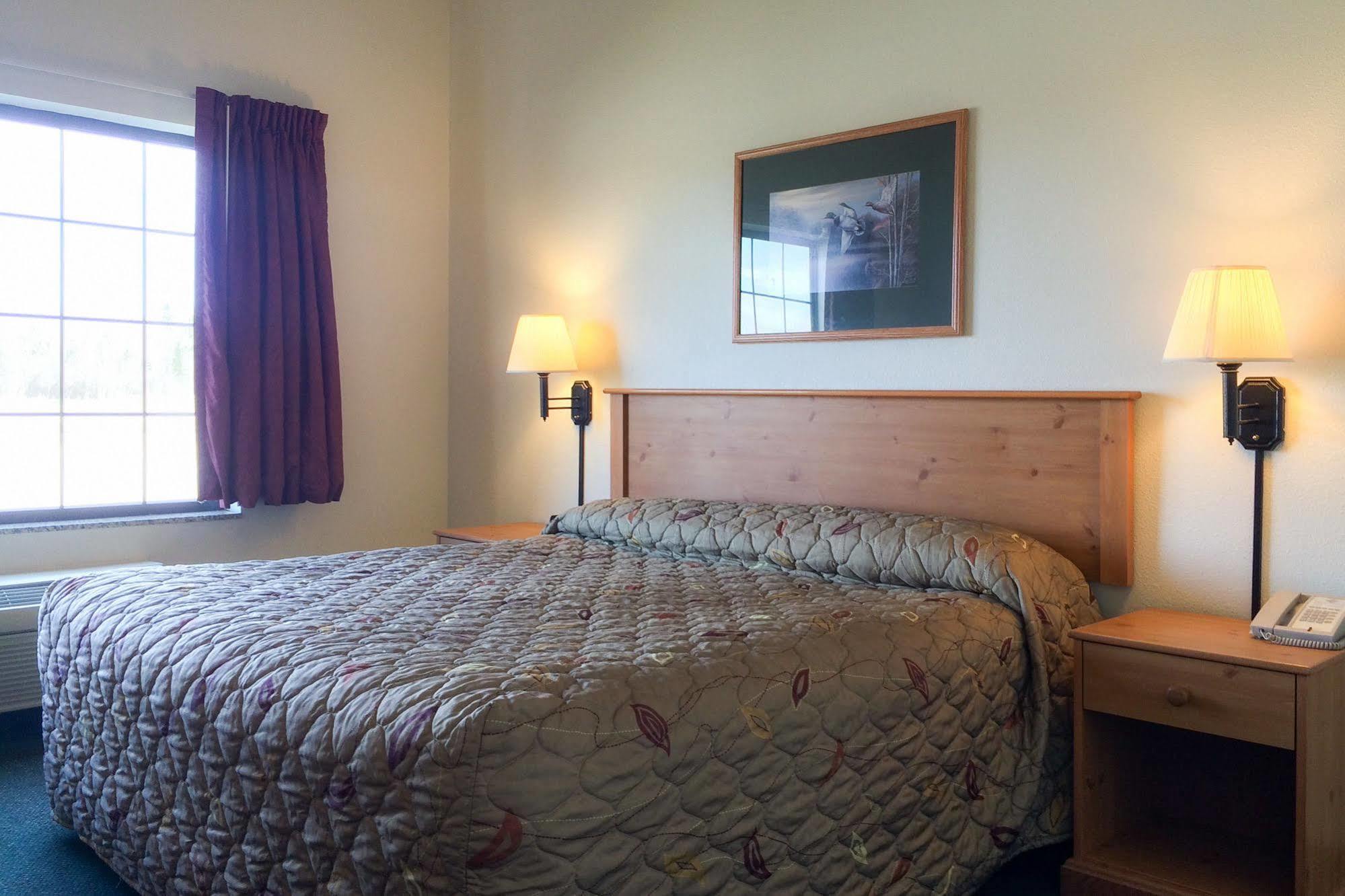 White Oak Inn And Suites Deer River Εξωτερικό φωτογραφία