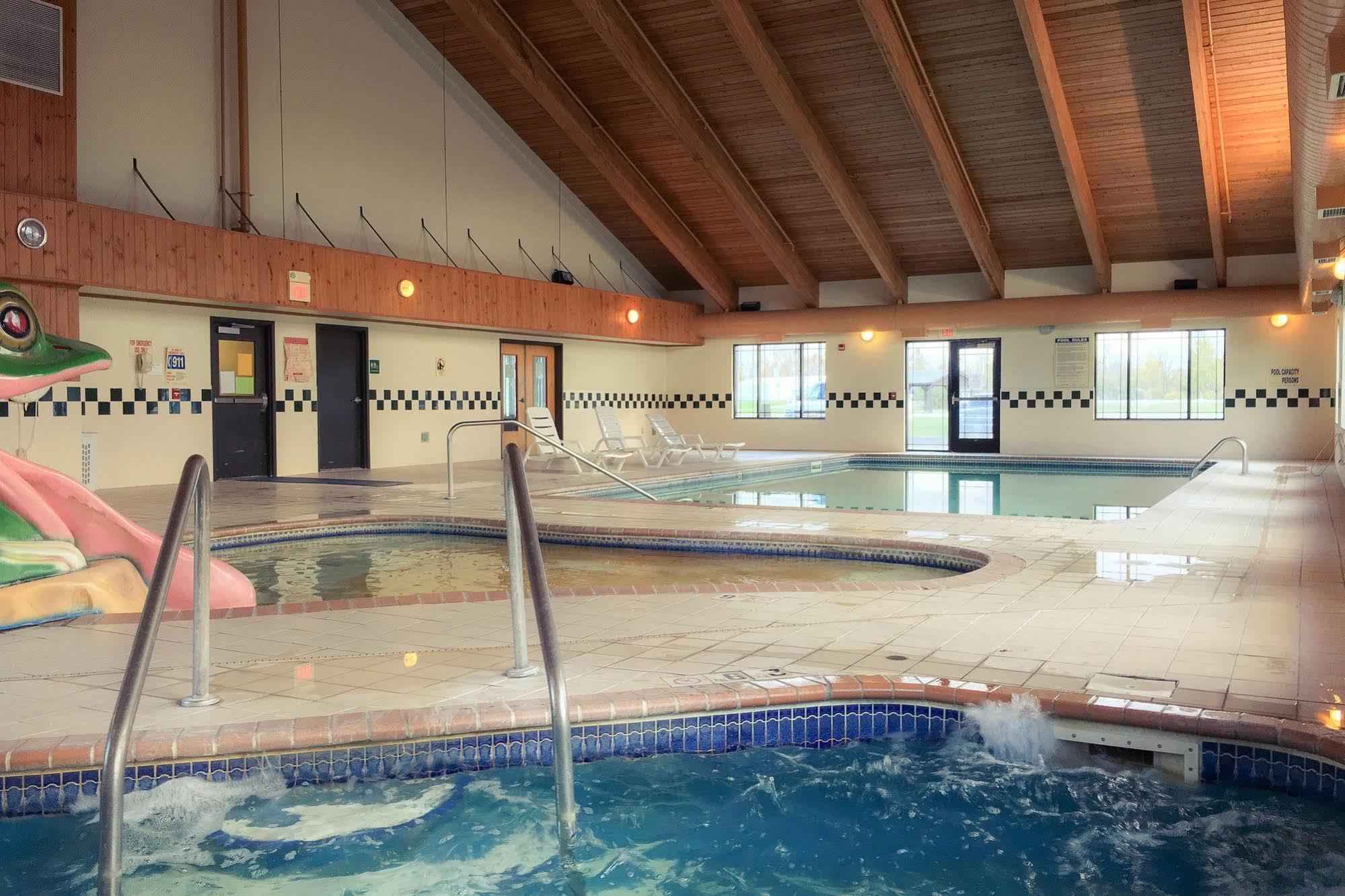 White Oak Inn And Suites Deer River Εξωτερικό φωτογραφία