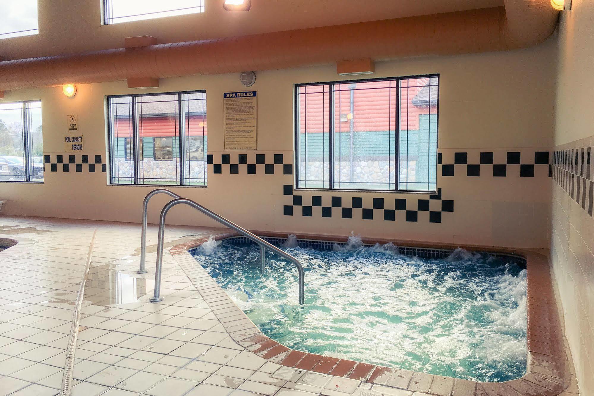 White Oak Inn And Suites Deer River Εξωτερικό φωτογραφία